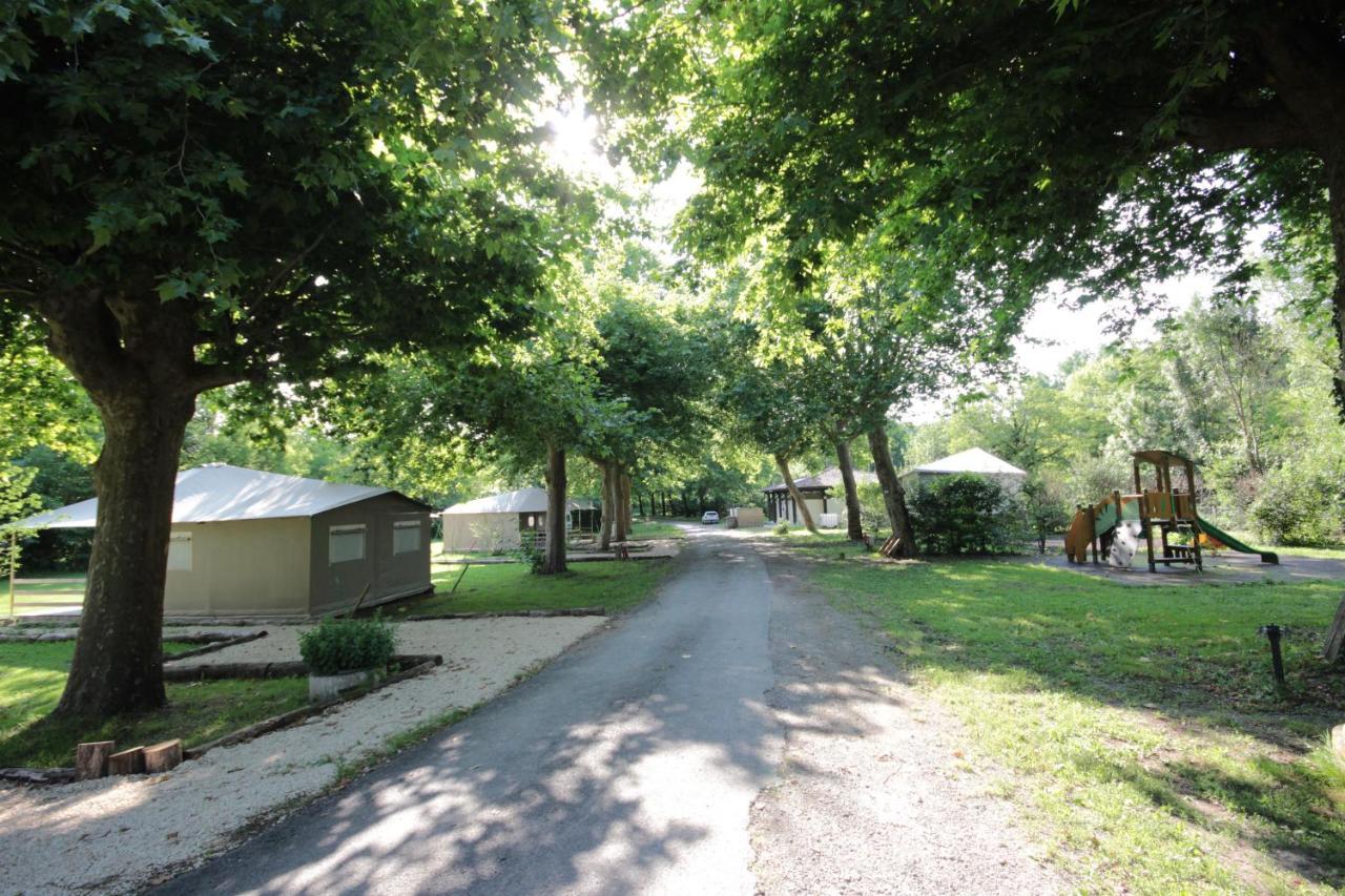 Camping L'Ilot Du Chail Sansais Esterno foto
