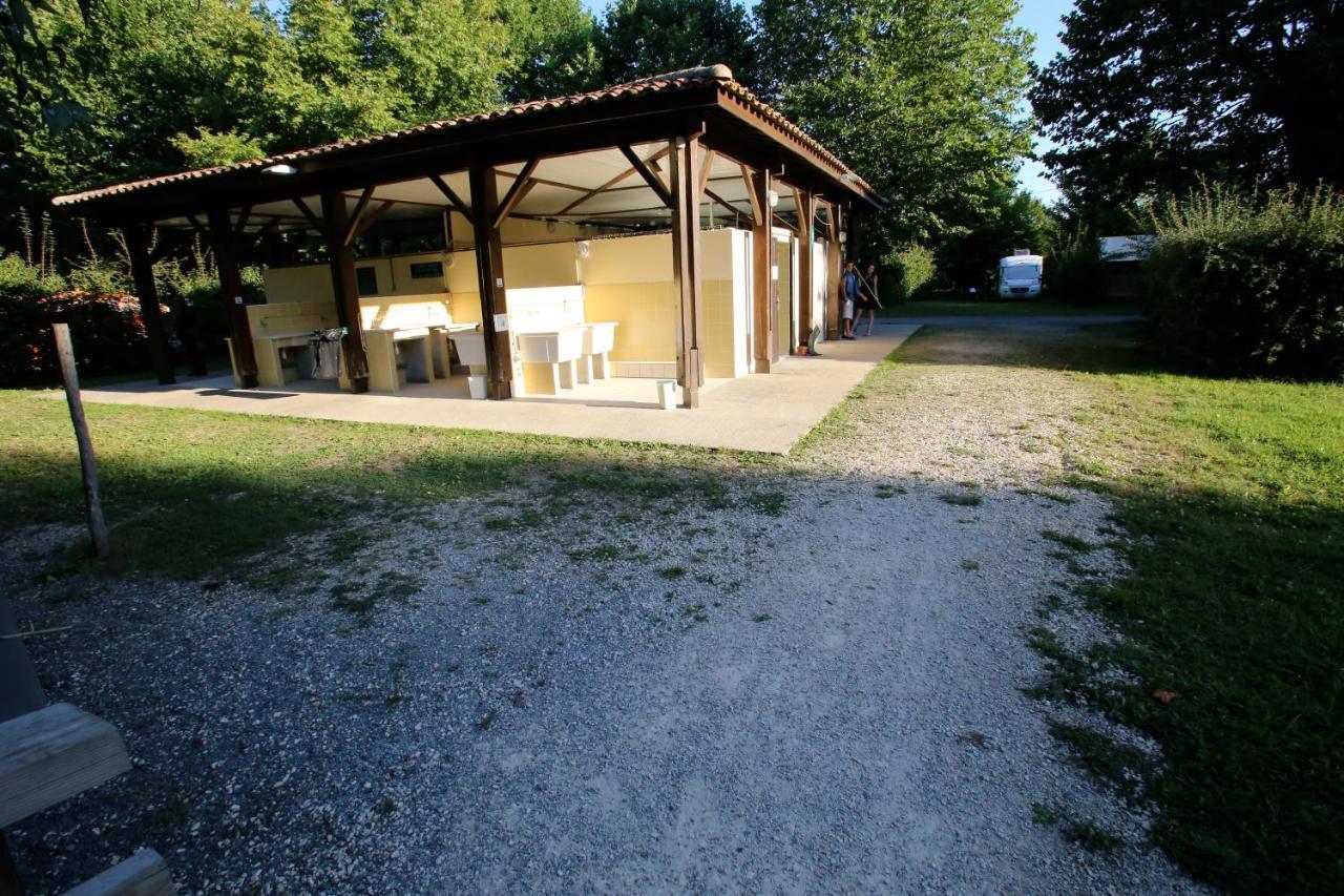 Camping L'Ilot Du Chail Sansais Esterno foto