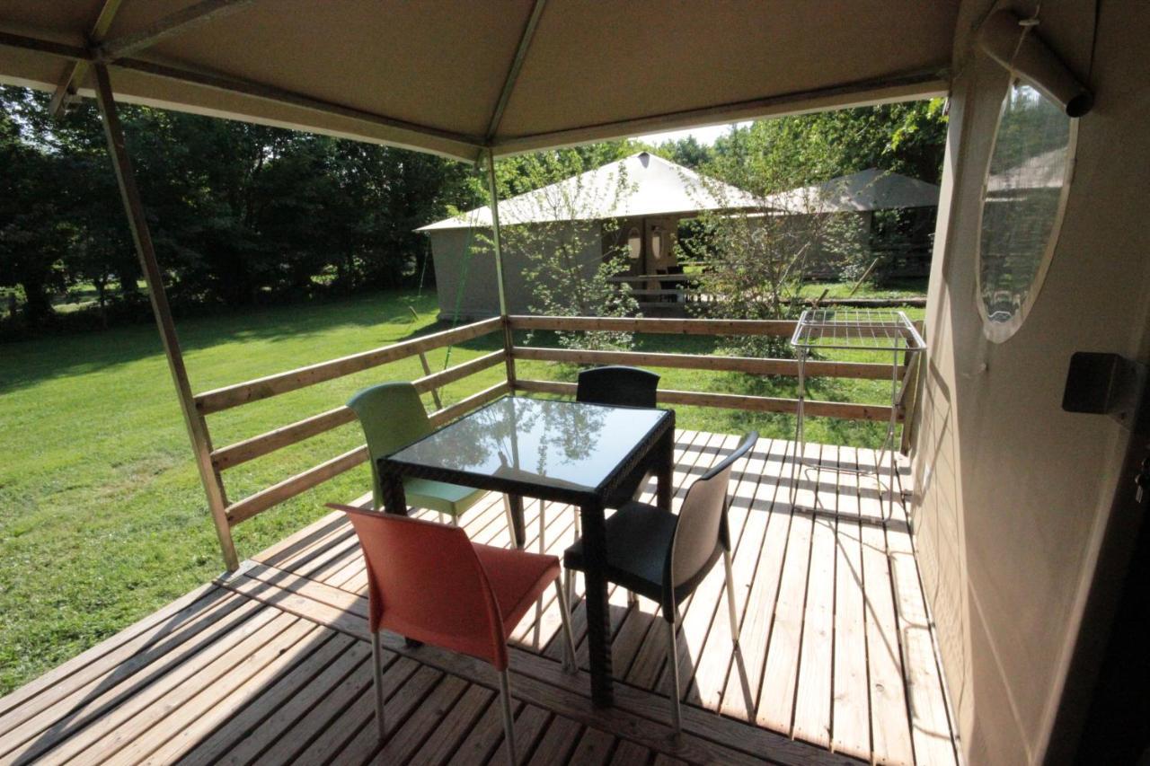Camping L'Ilot Du Chail Sansais Esterno foto