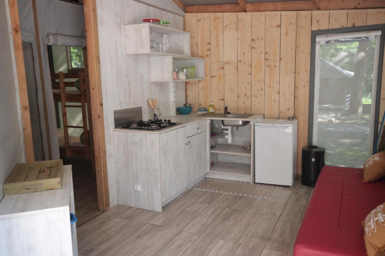 Camping L'Ilot Du Chail Sansais Esterno foto