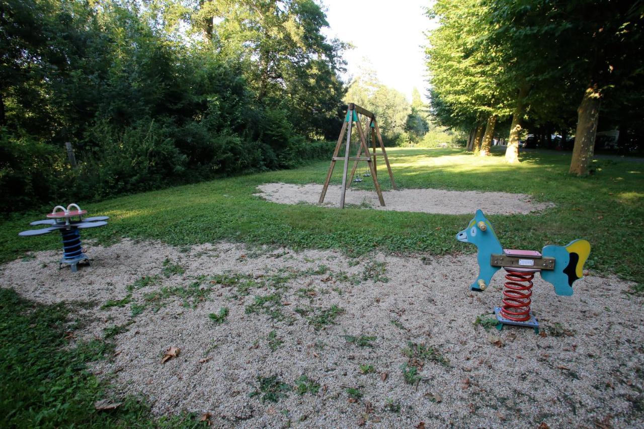 Camping L'Ilot Du Chail Sansais Esterno foto