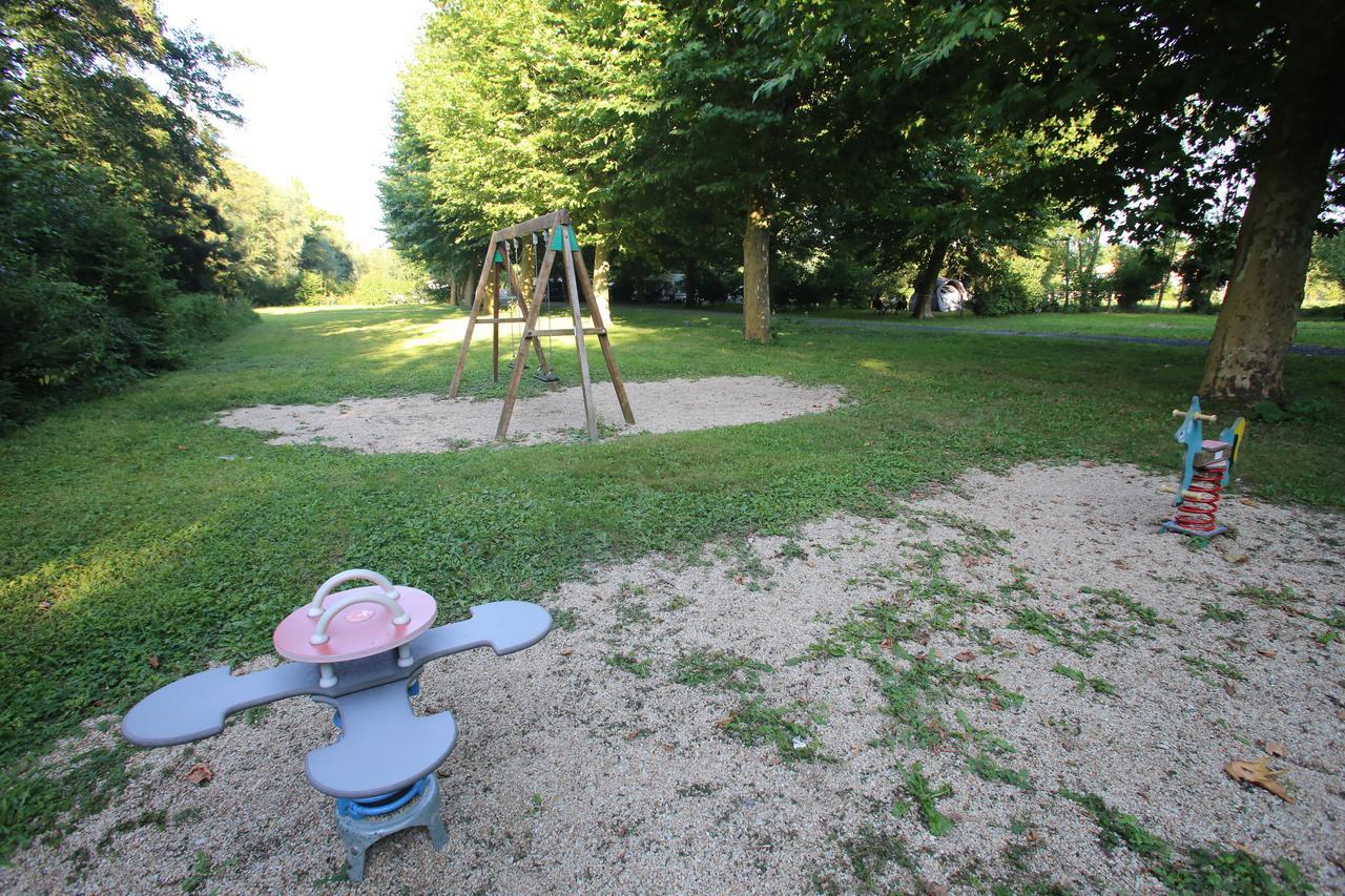Camping L'Ilot Du Chail Sansais Esterno foto