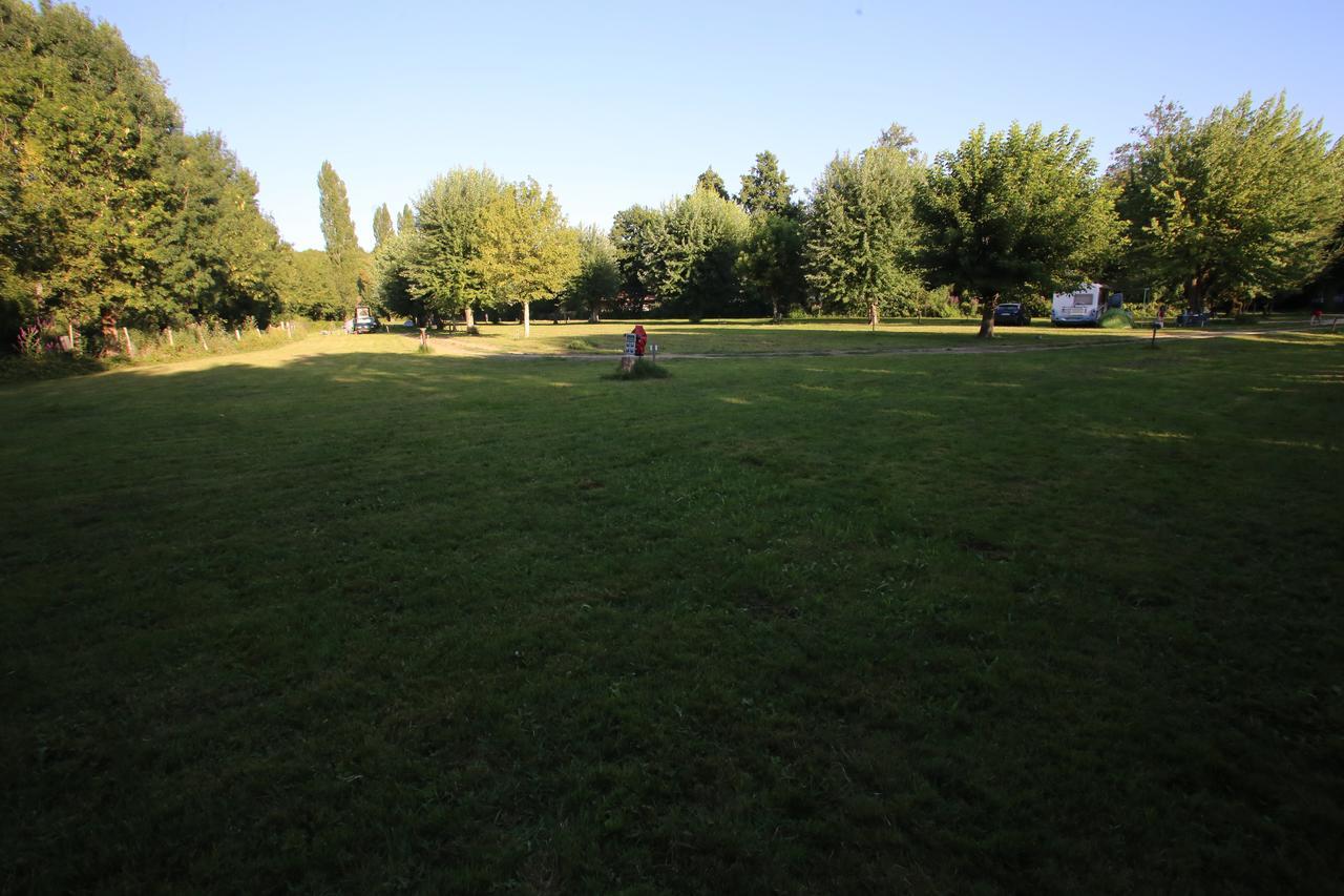 Camping L'Ilot Du Chail Sansais Esterno foto