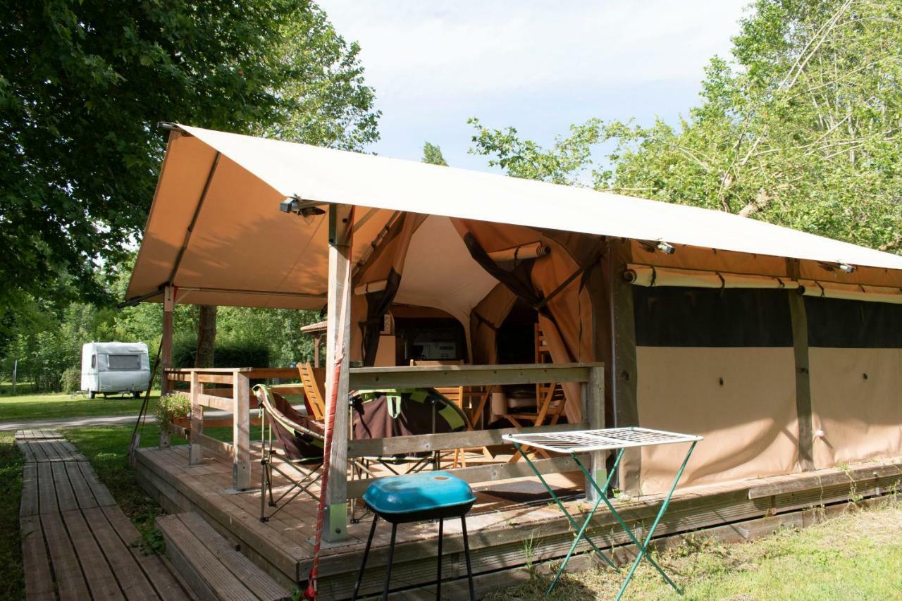 Camping L'Ilot Du Chail Sansais Esterno foto
