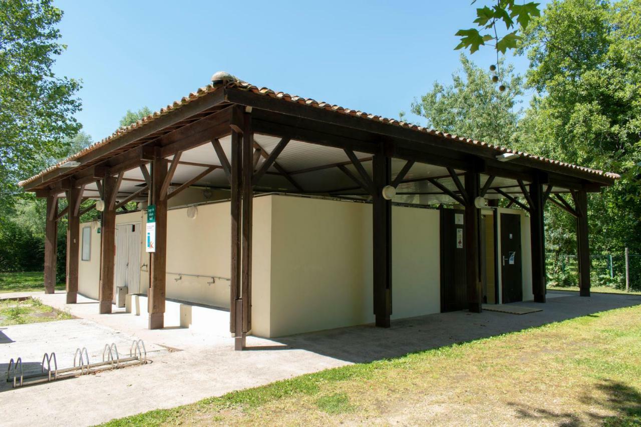Camping L'Ilot Du Chail Sansais Esterno foto